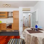 Helena Apartament *