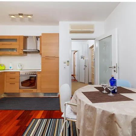 Helena Apartman *