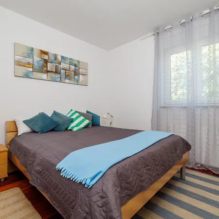 Apartman Helena *