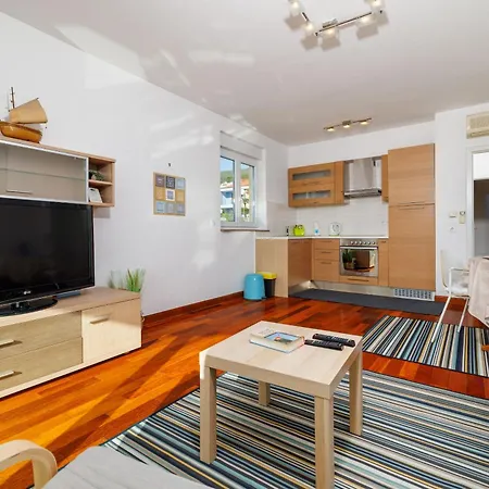 Helena Apartman *